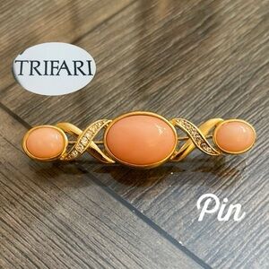 Trifari Faux Coral or Rose Quartz Cabochons & Rhinestones Gold Tone Brooch